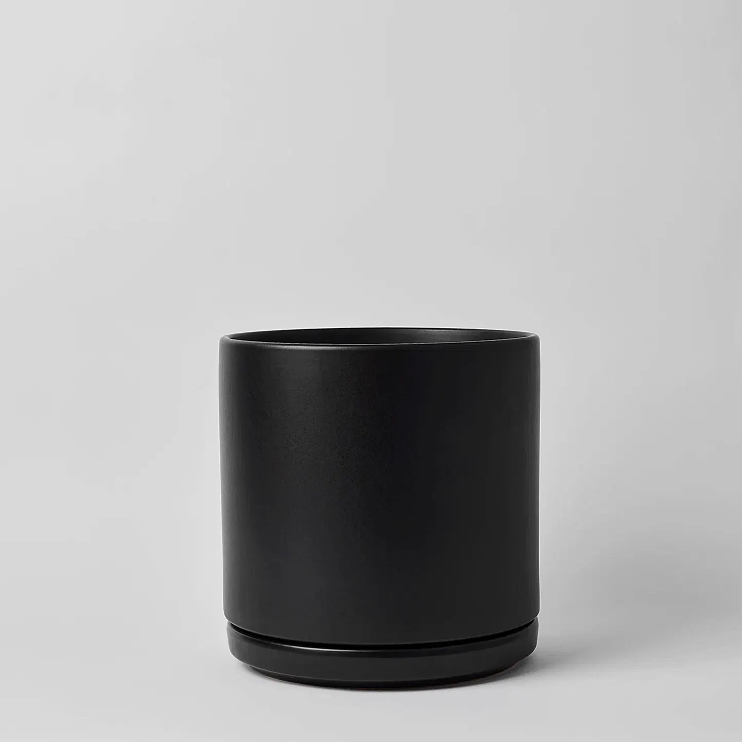 Solid Goods Planter with Saucer