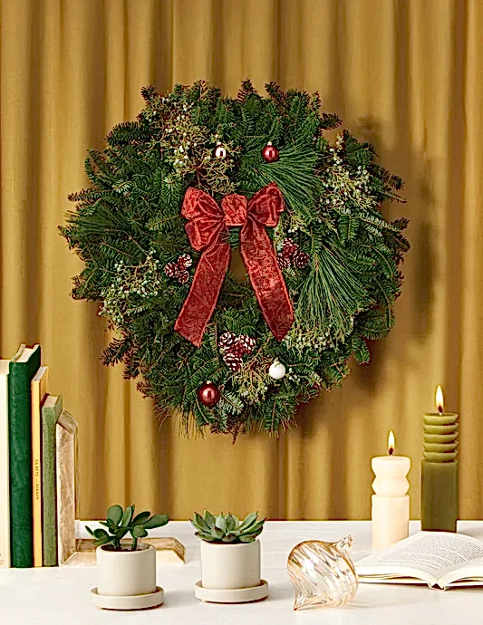 22" Wreath With Pinecones & Berries